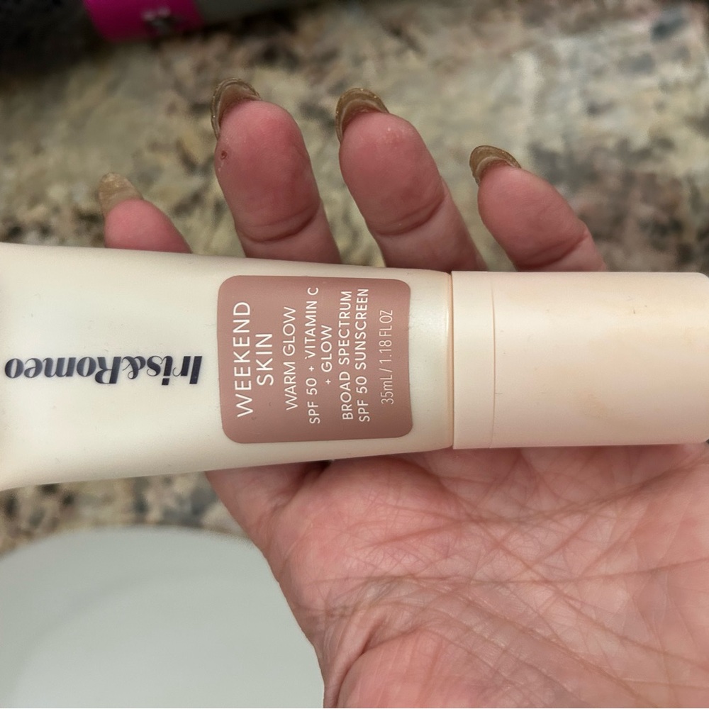 First Aid Beauty Weekend Skin Glow SPF 50